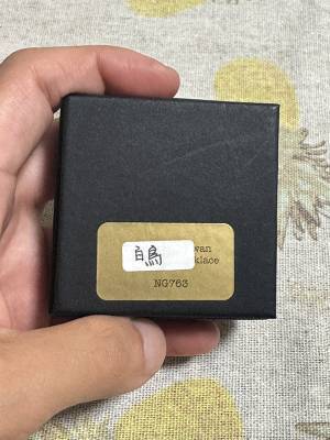 妻が買った『１万６千円の変なネックレス』　箱を開けると？「ツッコミ止まらん」「情報量えぐ」