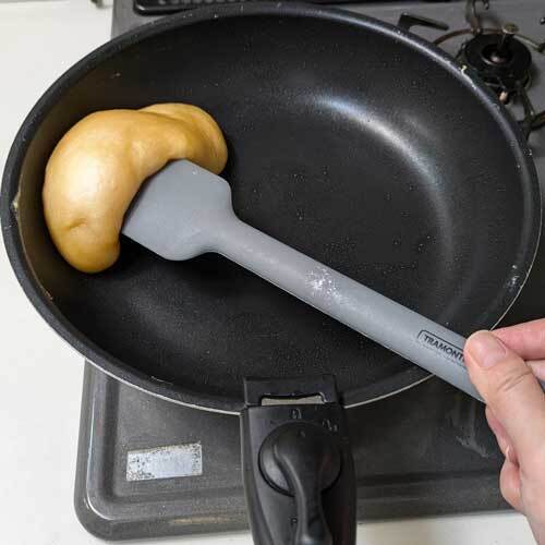 ニヤッと笑う物体　女性の作ったものに「じわじわくる」「金運が上がりそう」