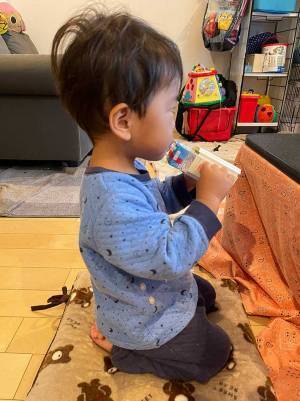 父親が夜勤だと知らされた２歳児　猫を引き連れて…　取った行動にキュン！