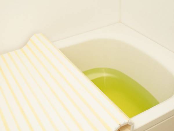 入浴剤を入れて追い焚きしてもいい？　企業の答えに「覚えておく」「メモした」