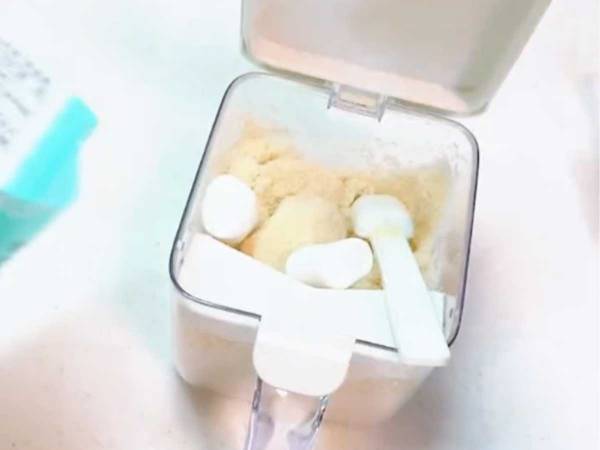 砂糖にマシュマロを２つ入れると…？　効果に「試してみます」