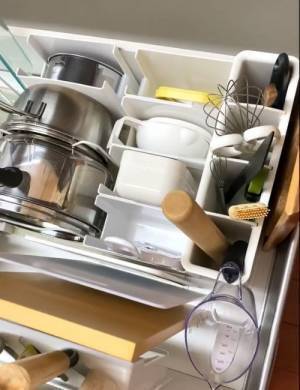 シンク下の収納がスッキリ片付いた　プロの助言に「悩みが解決」「見違える」