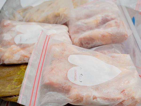 冷凍保存だけじゃもったいない！　フリーザーバッグの活用法に「万能アイテム」