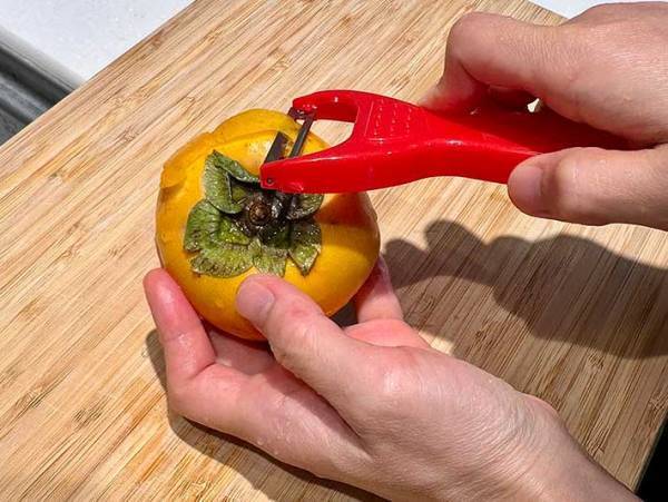 おすすめの柿の剥き方は？　JA全農の投稿に「なんで思い付かなかったんだろう」