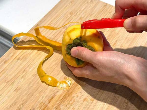 おすすめの柿の剥き方は？　JA全農の投稿に「なんで思い付かなかったんだろう」