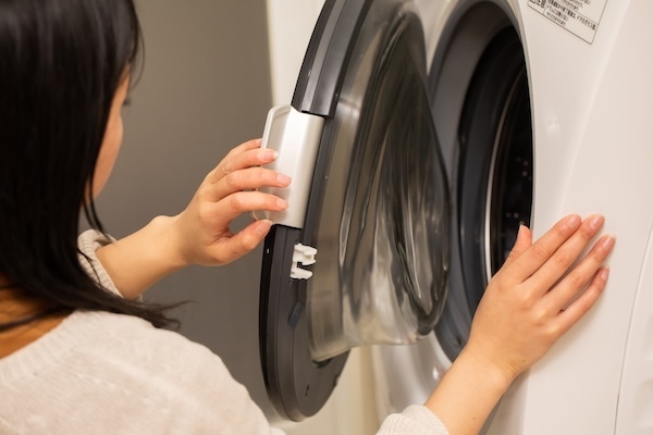 ドラム式洗濯機のドアは「必ず閉めて」　注意喚起に「徹底する」「気を付けます」