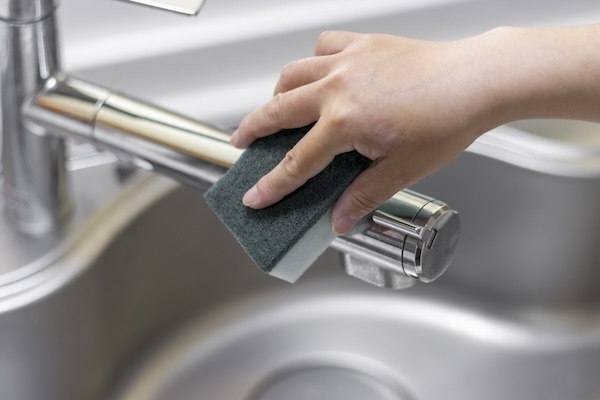 キッチンの水栓　正しい掃除方法に「今日からコレ」「意識してみる」