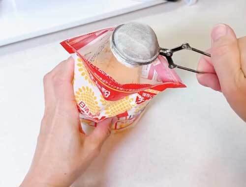 「こんな便利なんて」　食材に小麦粉をまぶす動画が？「簡単で最高」