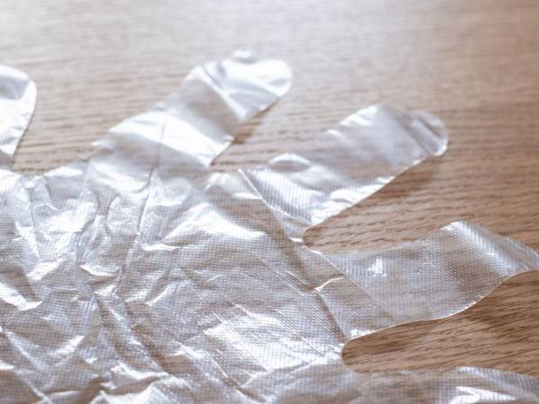 ビニール手袋を忍ばせて！　旅行で使える小技３選に「欠かせない」「万能」