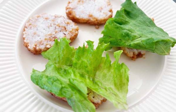 冷凍おにぎりを半分にして…　ニッスイの発想に「すぐにリピートするかも」