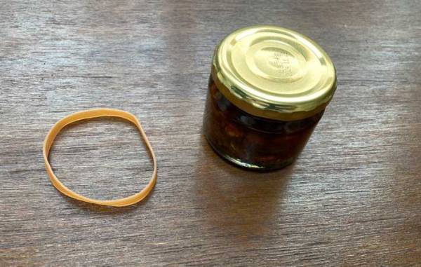 ビンのふたが空かない時は？　自衛隊が教える対処法に「試してみる」「びっくりした」