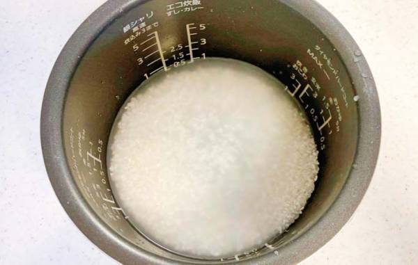 炊飯器にドボン！　セブンが教えるほったらかしレシピに「夫も子供も大満足！」