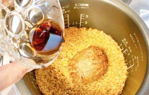 炊飯器にドボン！　セブンが教えるほったらかしレシピに「夫も子供も大満足！」