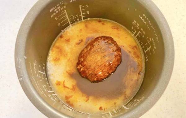 炊飯器にドボン！　セブンが教えるほったらかしレシピに「夫も子供も大満足！」