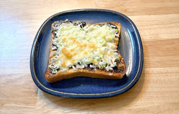 考えもしなかったトーストの食べ方　「ジャムじゃない」「相性抜群！」