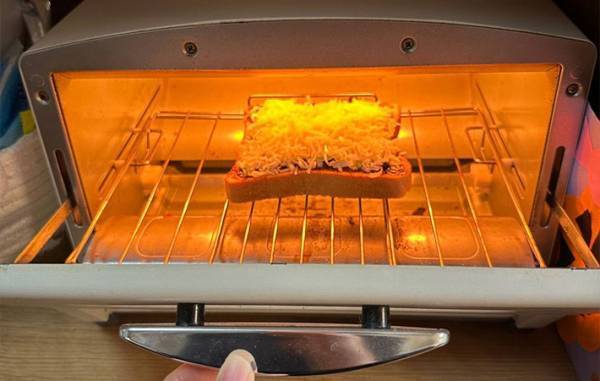 考えもしなかったトーストの食べ方　「ジャムじゃない」「相性抜群！」