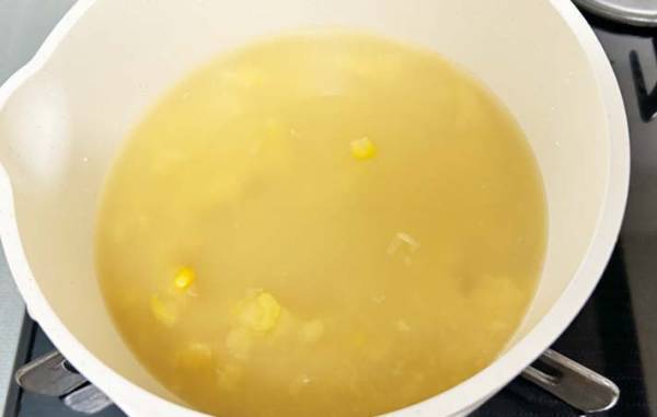 コーンスープの意外な飲み方　卵と鶏がらスープを…？