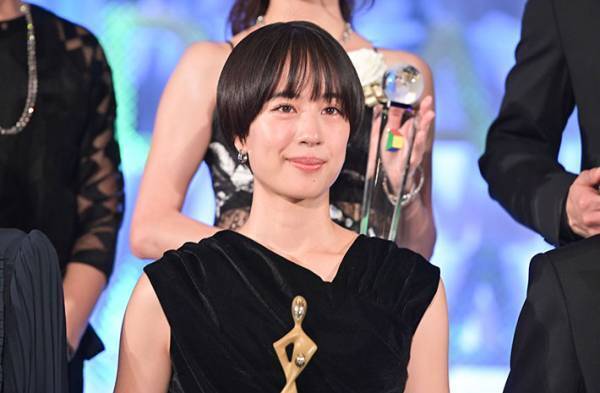 内田有紀が助演、石橋静河が主演女優賞を受賞し喜びの声【#燕は戻ってこない】