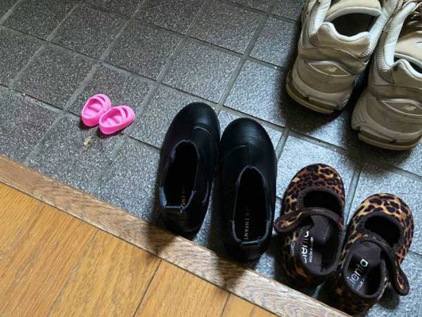 「夫、次女、長女…」　玄関の靴に「吹き出した」「家族の一員」