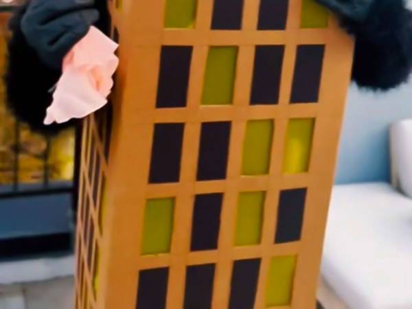 コーギーが怪獣に！　見事なハロウィン仮装に「かわいすぎて悶絶」