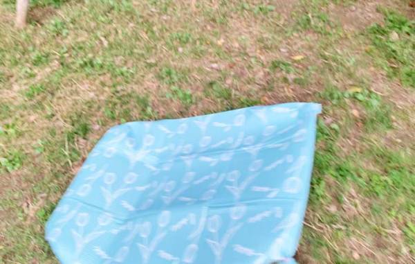 「もうイライラしない！」　レジャーシートが風で吹っ飛ばない裏技