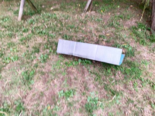 「もうイライラしない！」　レジャーシートが風で吹っ飛ばない裏技