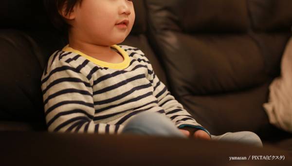 テレビを観ていた４歳児　放ったひと言に「ウケる」