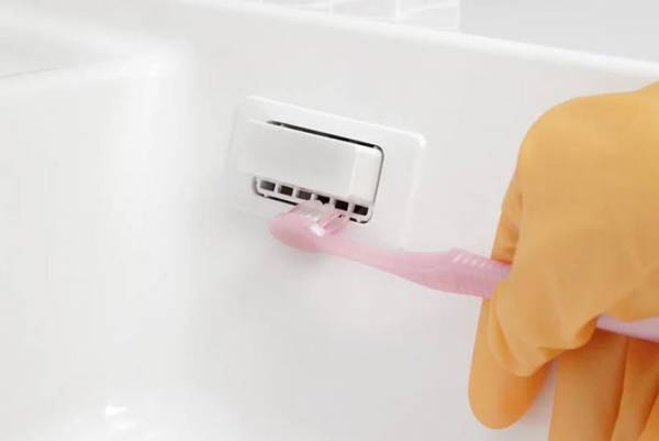 洗面台の穴、どう掃除する？　TOTOに聞いた『おすすめの方法』は…