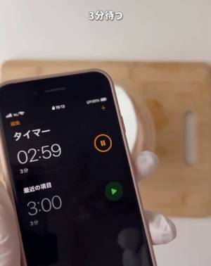 タマネギの皮が剥きにくい時は…　驚きの裏技に「不思議」「スルスル剥ける」