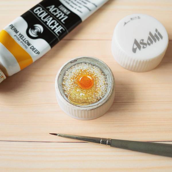 ペットボトルキャップに描かれたのは？　１枚の作品に「最高」「米が立ってる」