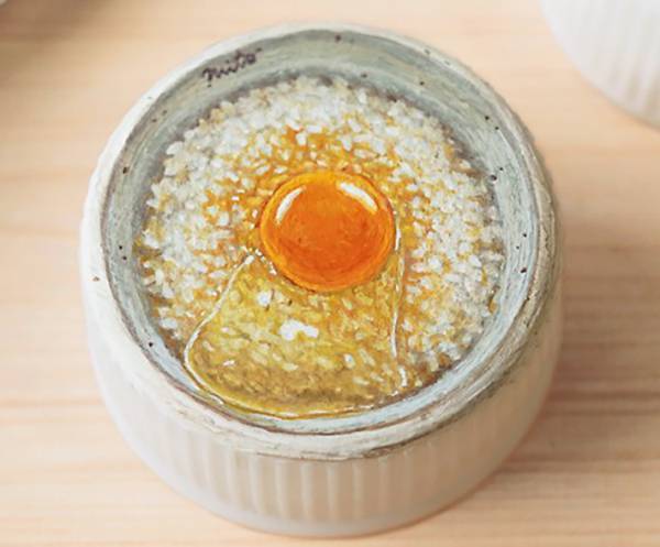 ペットボトルキャップに描かれたのは？　１枚の作品に「最高」「米が立ってる」