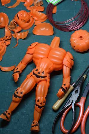 カボチャをつなぎ合わせて…　完成形に「キレッキレの肉体美」「言葉が出ない」