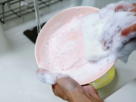 台所用洗剤を水で薄めると…　企業が教えるデメリットに「もうしない」