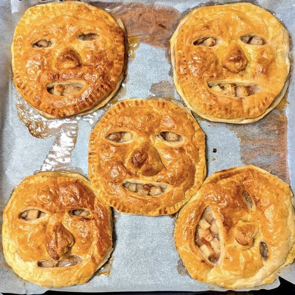 アップルパイを焼いた男性　完成後の写真に「ちびったわ」「ある意味１００点」