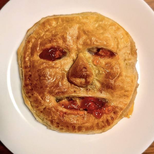 アップルパイを焼いた男性　完成後の写真に「ちびったわ」「ある意味１００点」