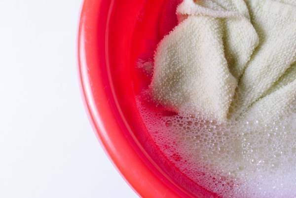 タオルの黒ずみを落とすには？　洗濯の豆知識３選に「すぐ使える」「実践します」