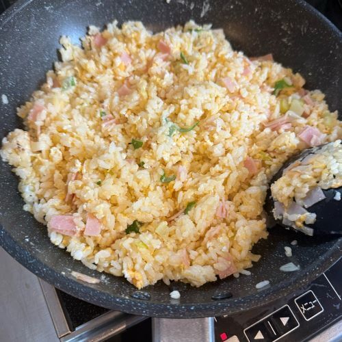 企業が教える『お店みたいなパラパラチャーハン』の作り方　マヨネーズを入れるだけで…？