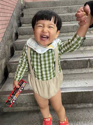 「顔認証いけそう」「こんなに似るの？」　自分と息子の写真を見比べると…？