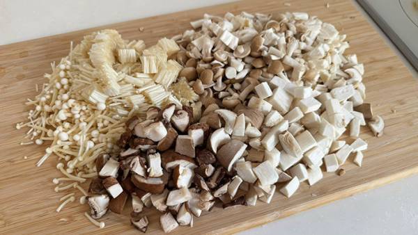 キノコをいっぱい買って！　絶品『キノコ料理』に「米が一瞬で消える」