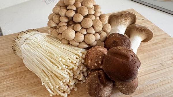 キノコをいっぱい買って！　絶品『キノコ料理』に「米が一瞬で消える」