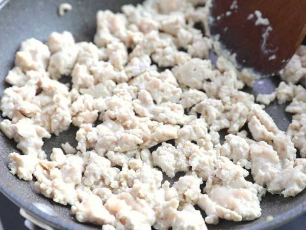 納豆をフライパンで？　忙しくてもできるスタミナ満点おかずに「やってみたい！」