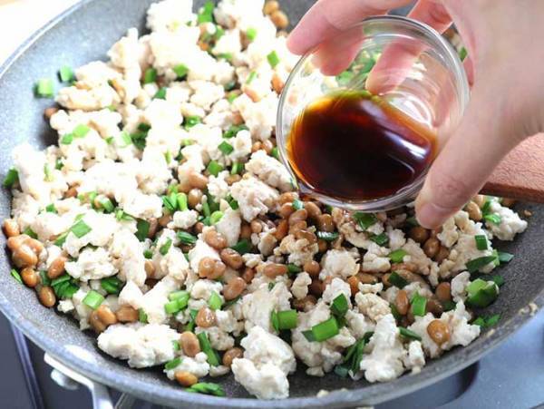 納豆をフライパンで？　忙しくてもできるスタミナ満点おかずに「やってみたい！」