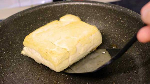 冷蔵庫に、豆腐１丁ある？　現役シェフが教える食べ方に「絶対にやる」「夜食にも最高」