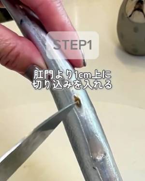 はらわたと骨が、するっと取れる！　サンマの食べ方のコツに「感動しました」