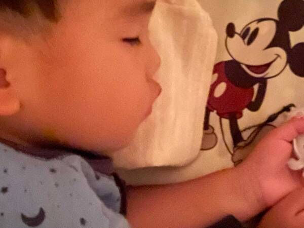 イカのオモチャを持つ写真が？　２歳息子の願いに「視野が広い」「純粋」