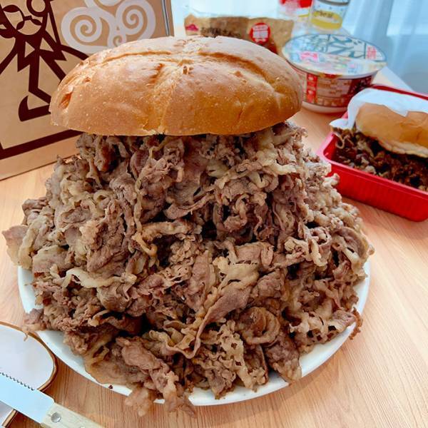 『コメダ』のメニューに挑戦した主婦　結果に「原型を留めてない」「這い寄る混沌」