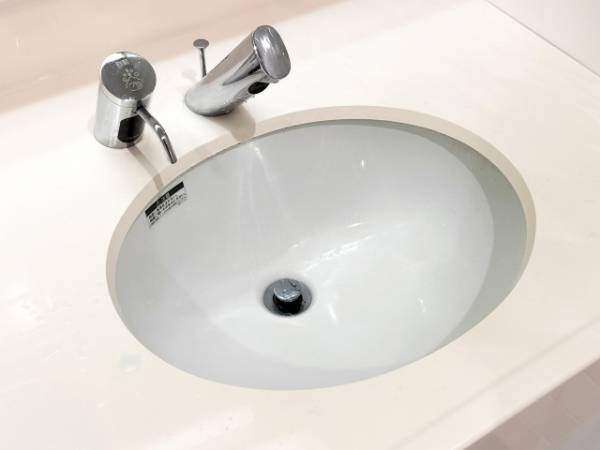 洗面台の流れが悪いなら？　掃除法に「詰まり改善！」「助かった」