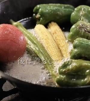 フライパンで焼いた野菜の写真