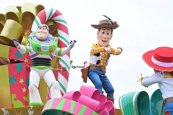 音楽が変わった！　９年続いたディズニークリスマスパレードがついにファイナル