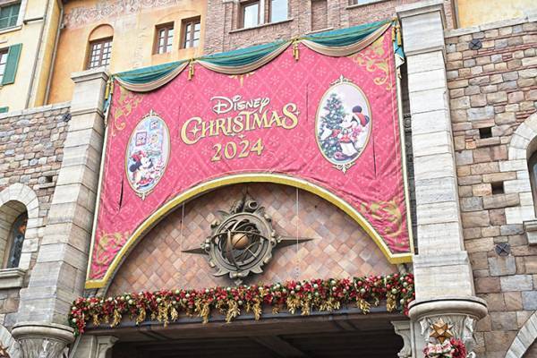 東京ディズニーシー、サンタとミッキー・ミニーのクリスマス　大集合で眼福の瞬間！